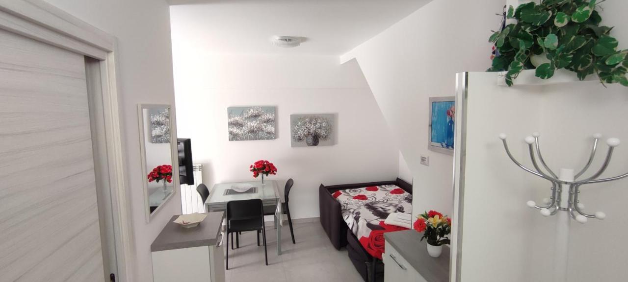 Casa Vacanze Dimora Monfalcone มอนเตสกายิโอโซ ภายนอก รูปภาพ