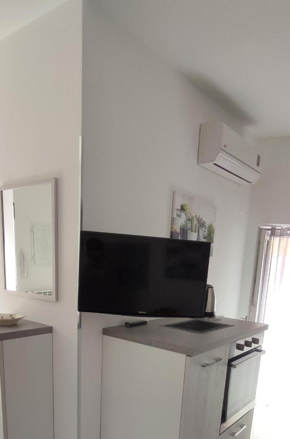 Casa Vacanze Dimora Monfalcone มอนเตสกายิโอโซ ภายนอก รูปภาพ